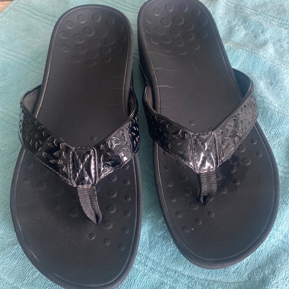 Women’s Vionic Laser Cut Leather and Fabric Black- Tide II Flip Flop, Sz. U.S. 8